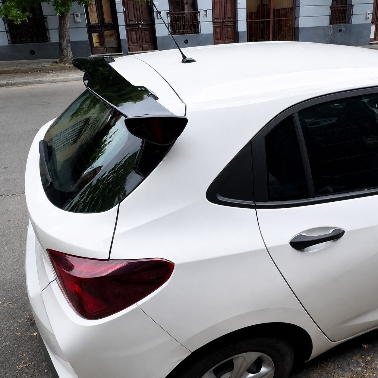 Alerón Deportivo Universal Auto Hatchback / Negro Piano