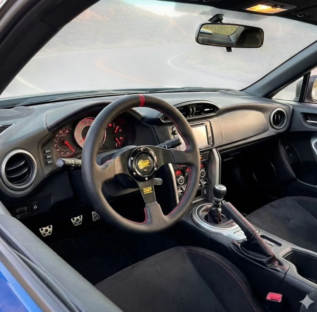 Volante Deportivo Omp Universal 350mm Cuero